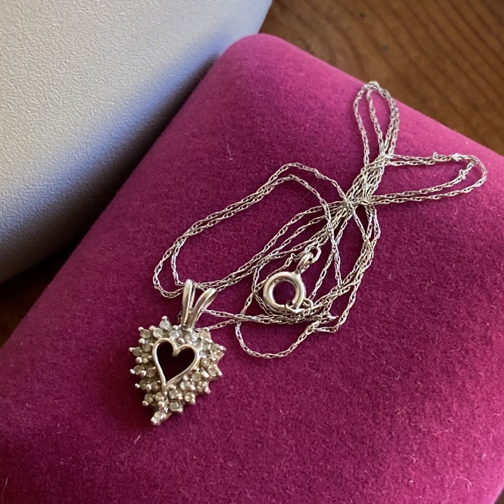 💛 Vintage 10k White Gold Diamond Heart Necklace